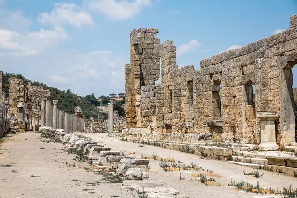 stock image Perge, Colonnaded street and ruins of private houses on the sides. Greek colony from 7th century BC, conquered by Persians and Alexander the Great in 334 BC.