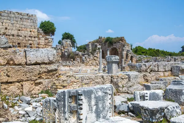 罗马人在市场广场上的浴场废墟 公元前7世纪的希腊殖民地 公元前334年被波斯人和亚历山大大帝征服 图库图片