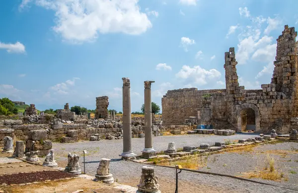 ローマ風呂は 市場広場で破壊されてる 紀元前7世紀のギリシャ植民地 紀元前334年にペルシア人とアレクサンダー大王によって征服された ストックフォト