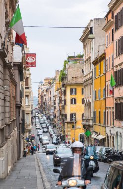 ROME, ITALY - 8 NİSAN 2024: Roma 'nın eski caddeleri
