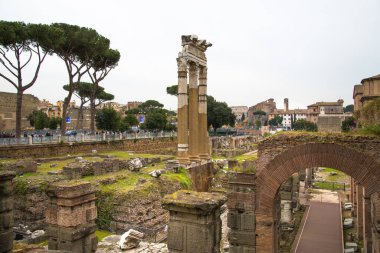 ROME, ITALY - 8 Nisan 2024: İmparator Trajan Forum 106 - MS 112, uzunluğu 300 metre (980 feet) ve genişliği 185 metre (607 feet)