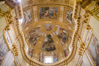 ROME, ITALY - 8 Nisan 2024 San Marcello al Corso Kilisesi, 18. yüzyıl