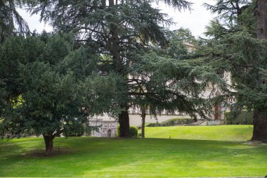 ROME, ITALY - 8 Nisan 2024: Vatikan 'ın iç bahçesi, müze binaları 