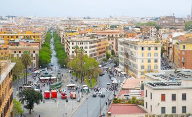 ROME, ITALY - 8 Nisan 2024: Roma 'daki Castel Sant' Angelo (Kutsal Meleğin Şatosu veya Hadrian Anıtmezarı)