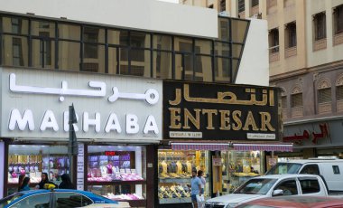 Dubai, BAE - 24 Ağustos 2024: Dubai Gold Souk, Dubai bölgesi altın, dükkan ve ticaret odaları satmak ve satın almak için. 