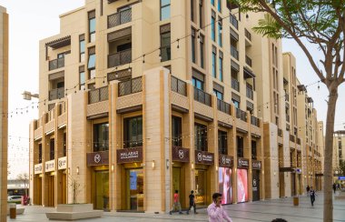 Dubai, BAE - 24 Ağustos 2024: Dubai Gold Souk, Dubai bölgesi altın, dükkan ve ticaret odaları satmak ve satın almak için. 