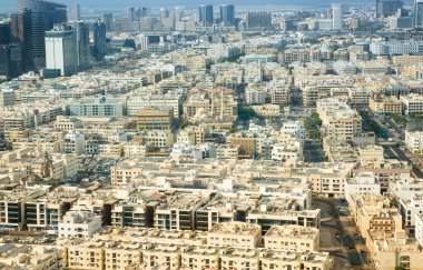 Geleneksel binalar ve sokak manzaralı Dubai Eski Kasabası 