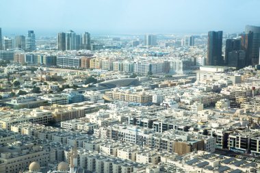 Geleneksel binalar ve sokak manzaralı Dubai Eski Kasabası 