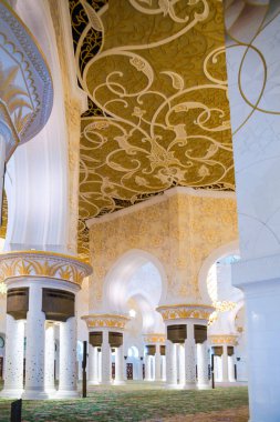 BAE, Abu Dabi - 22 Ağustos 2024: Şeyh Zayed Büyük Cami İçişleri 
