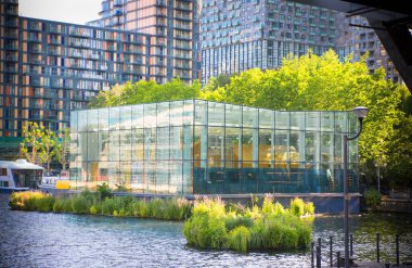  Londra, İngiltere - 14 Haziran 2025: Millwall rıhtımında tanıtım, sergi alanı 