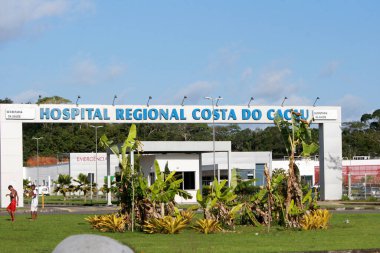 İlheus, Bahia, Brezilya - 7 Ekim 2022: Kosta do Cacau Hastanesi cephesi - Ilheus şehrindeki kamu bakım birimi.