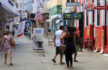 İlheus, Bahia, Brezilya - 7 Ekim 2022: Ilheus kentindeki ticari alanda kaldırım manzarası.