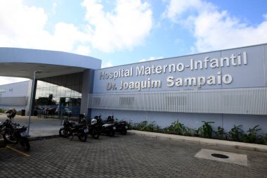 İlheus, Bahia, Brezilya - 7 Ekim 2022: Ilheus şehrindeki Materno Infantil hastanesinin cephesi - halk doğum hastanesi.
