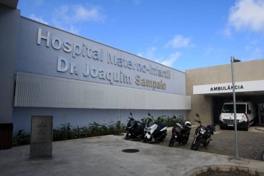 İlheus, Bahia, Brezilya - 7 Ekim 2022: Ilheus şehrindeki Materno Infantil hastanesinin cephesi - halk doğum hastanesi.