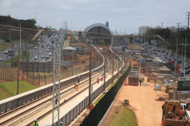 Salvador, Bahia, Brezilya - Setembro 22, 2016: Iguatemi bölgesinde, Salvador şehrinde metro hattının ikinci hattının inşası.