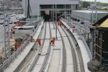 Salvador, Bahia, Brezilya - Setembro 22, 2016: Iguatemi bölgesinde, Salvador şehrinde metro hattının ikinci hattının inşası.