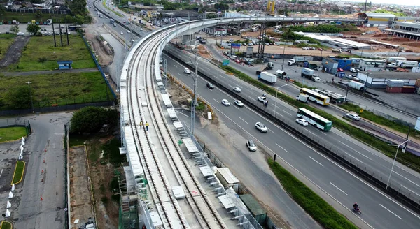 ブラジル バヒア州サルバドル2022年11月11日 サルバドール市内の地下鉄1号線の高速道路とセクションIiiの建設の航空ビュー — ストック写真