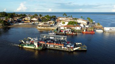 Porto seguro, bahia, brezil- 14 Mart 2023: Feribot Porto Seguro 'dan Arraial D' Ajuda 'ya, Bahia' nın en güneyinde..