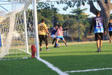 Itabuna, Bahia, Brezilya - 10 Temmuz 2022: Güney Bahia 'daki Itabuna şehrinde sentetik çimenli futbol sahası.