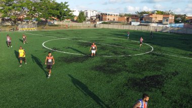 Itabuna, Bahia, Brezilya - 10 Temmuz 2022: Güney Bahia 'daki Itabuna şehrinde sentetik çimenli futbol sahası.