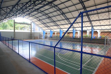 Salvador, Bahia, Brezilya - 21 Ekim 2022: Salvador 'daki bir devlet okulunun kapalı spor mahkemesi