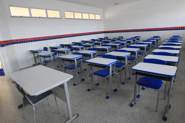2022年10月21日 萨尔瓦多市一所公立学校空荡荡的教室景观 — 图库照片