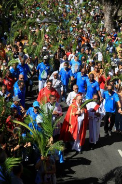Salvador, Bahia, Brezilya - 2 Nisan 2023: Katolikler Hz. İsa 'nın İsa' nın İsa 'ya giriş tarihi olan Palm Sunday' i kutluyorlar..