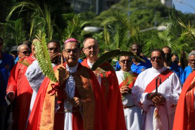 Salvador, Bahia, Brezilya - 2 Nisan 2023: Katolikler Hz. İsa 'nın İsa' nın İsa 'ya giriş tarihi olan Palm Sunday' i kutluyorlar..