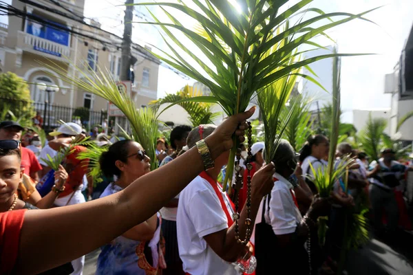 2023年4月2日ブラジル バイーア州サラドール カトリック教徒は イエス キリストがエルサレムに入った日であるパーム サンデーを祝う — ストック写真