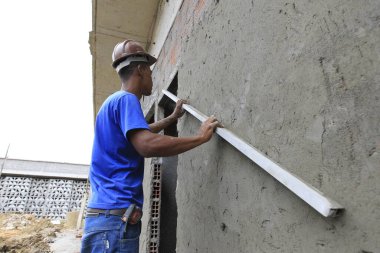 Itabuna, Bahia, Brezilya - 24 Mayıs 2022: Bahia 'nın güneyinde, Itabuna şehrinde bir devlet okulunda işçi.