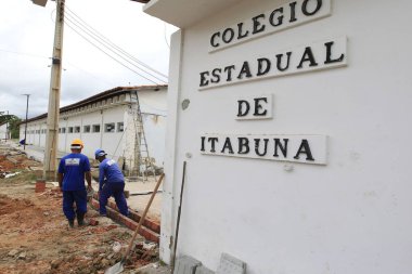 Itabuna, Bahia, Brezilya - 24 Mayıs 2022: Bahia 'nın güneyinde, Itabuna şehrinde bir devlet okulunda işçi.