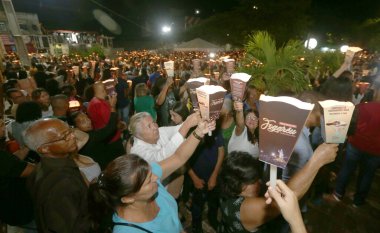 Serrinha, Bahia, Brezilya - 6 Nisan 2023: Serinha kasabasında Fogareu alayı kutsal haftası.