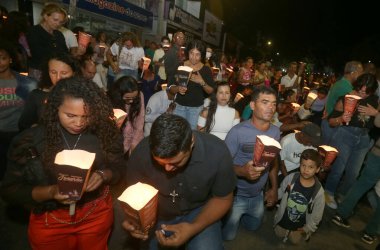 Serrinha, Bahia, Brezilya - 6 Nisan 2023: Serinha kasabasında Fogareu alayı kutsal haftası.