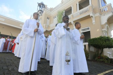 Salvador, Bahia, Brezilya - 2 Nisan 2023: Katolikler Hz. İsa 'nın İsa' nın İsa 'ya giriş tarihi olan Palm Sunday' i kutluyorlar..