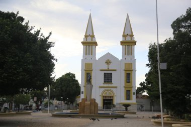 Juazeiro, Bahia, Brezilya - 4 Nisan 2023: Bahia 'nın kuzeyindeki Juazeiro şehrindeki Katedral Santuario Nossa Senhora das Grotas' ın manzarası.