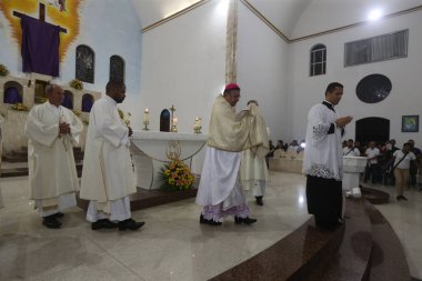 Serrinha, Bahia, Brezilya - 6 Nisan 2023: Serinha şehrinde havai fişek alayı başladı.