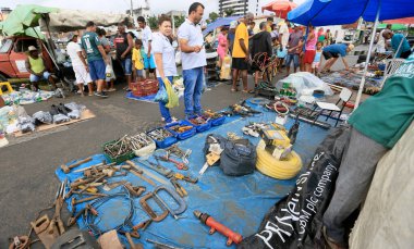 Feira de Santana, Bahia, Brezilya - 23 Nisan 2023: Feira de Santana kentindeki Feira da Estacao Nova 'da tüccar ve müşteriler görüldü..