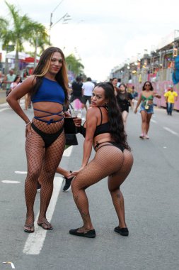 Feira de Santana, Bahia, Brezilya - 23 Nisan 2023: Feira de Santana kentindeki Micareta sırasında travestiler görüldü.