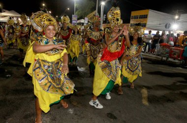 Feira de Santana, Bahia, Brezilya - 23 Nisan 2023: Feira de Santana şehrindeki micareta sırasında Afro blok geçidi.