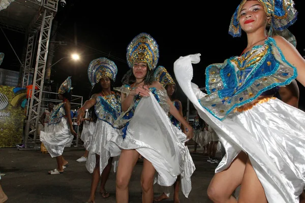 ブラジル バイーア州フェイラ サンタナ 2023年4月23日 フェイラ サンタナ市のミカレータ中のアフロブロックパレード — ストック写真