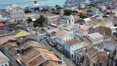 Salvador, Bahia, Brezilya - 1 Şubat 2023: Salvador şehrinin tarihi merkezi Pelourinho 'daki So Francisco Kilisesi manzarası.