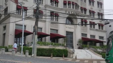 Salvador, Bahia, Brezilya - 8 Mayıs 2023: Salvador 'daki Castro Alves Meydanı' ndaki Hotel Fasano cephesi.