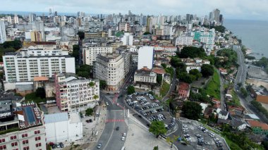 Salvador, Bahia, Brezilya - 17 Mayıs 2023: Salvador kentindeki yerleşim yerlerinin havadan görünüşü.