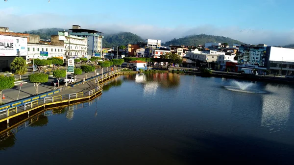 Gandu, Bahia, Brezilya - 19 Mayıs 2023: Gandu şehrindeki yapay göl manzarası