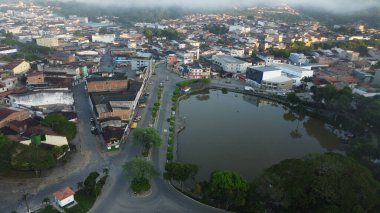 Gandu, Bahia, Brezilya - 19 Mayıs 2023: Gandu şehrindeki yapay göl manzarası