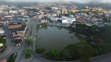 Gandu, Bahia, Brezilya - 19 Mayıs 2023: Gandu şehrindeki yapay göl manzarası