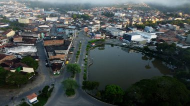 Gandu, Bahia, Brezilya - 19 Mayıs 2023: Gandu şehrindeki yapay göl manzarası