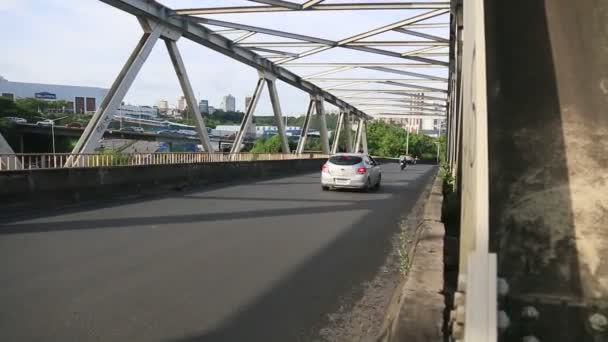 ブラジル バヒアのサルヴァドール 2023年5月17日サルバドール市の鉄の桁を持つ橋の眺め — ストック動画