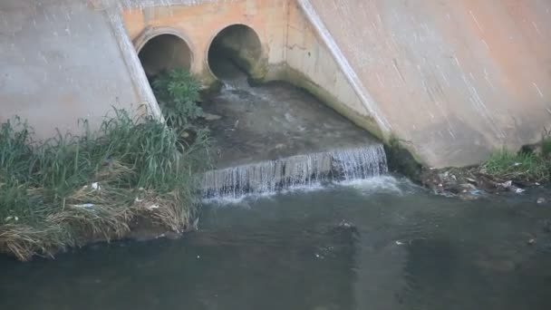 Salvador Bahia Brazilské Květen 2023 Potrubí Tryskající Odpadní Vody Potoka — Stock video