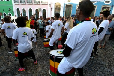 Salvador, Bahia, Brezilya - 29 Mayıs 2023: Salvador 'un tarihi merkezi Pelourinho' da Olodum Grubu üyeleri.
